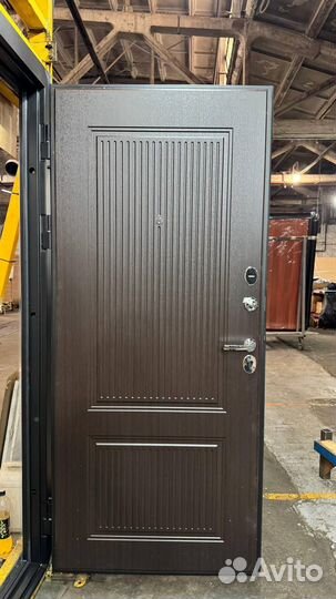 Дверь входная в квартиру