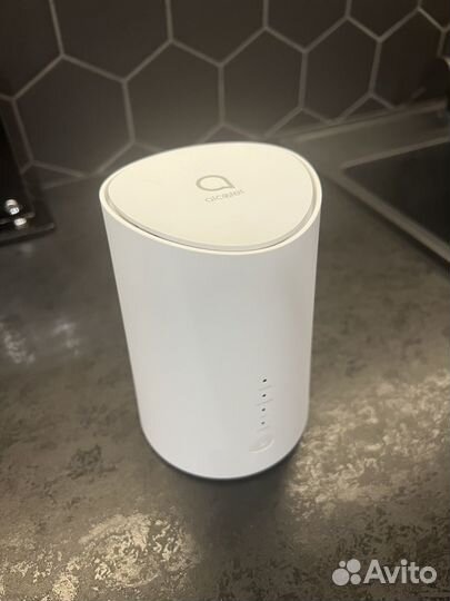 Wi-Fi роутер Alcatel H71 белый hh71v1