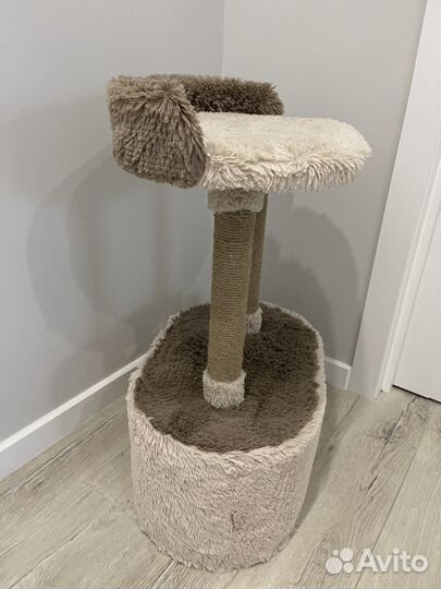 Кошачий домик с когтеточкой