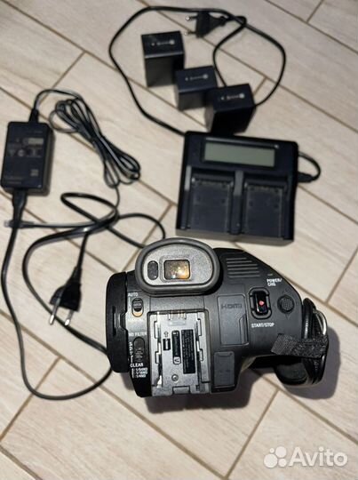 Видеокамера Sony 4k fdr-ax700 + подарки