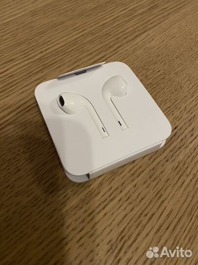 Наушники apple earpods lightning connector