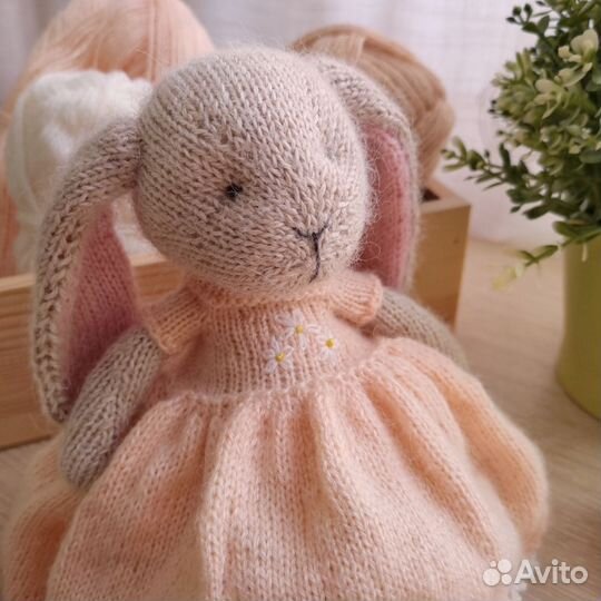Вязаные игрушки ручной работы Вязаный зайка