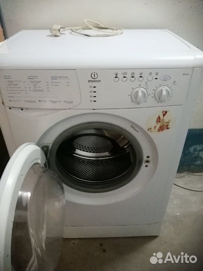 Продаю стиральную машинку не включается