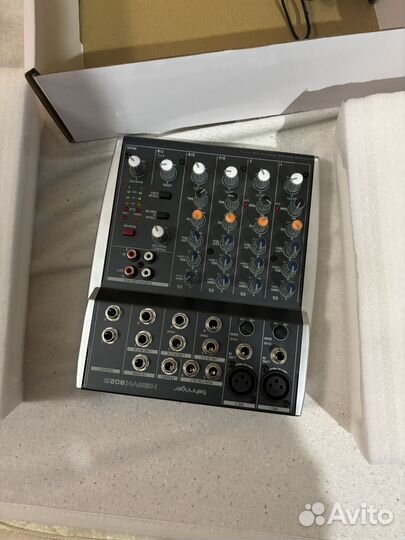 Микшерный пульт behringer xenyx 802S