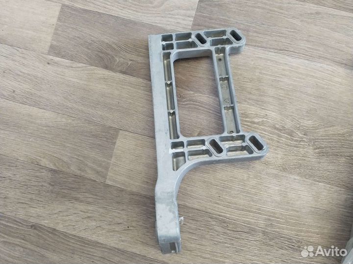 Кронштейн подножки правый MB Actros MP2, MP3