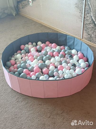 Сухой бассейн с шариками