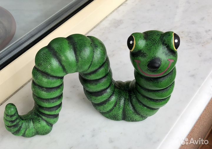 Садовая фигурка гусеница