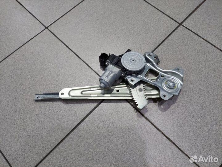 Стеклоподъемник задний правый Nissan Juke YF15