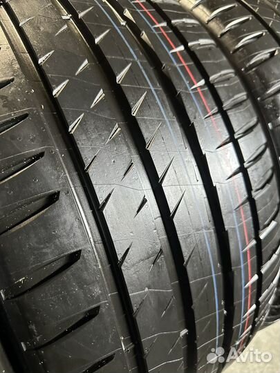 Michelin Pilot Sport 4 245/45 R19 и 275/40 R19 Y