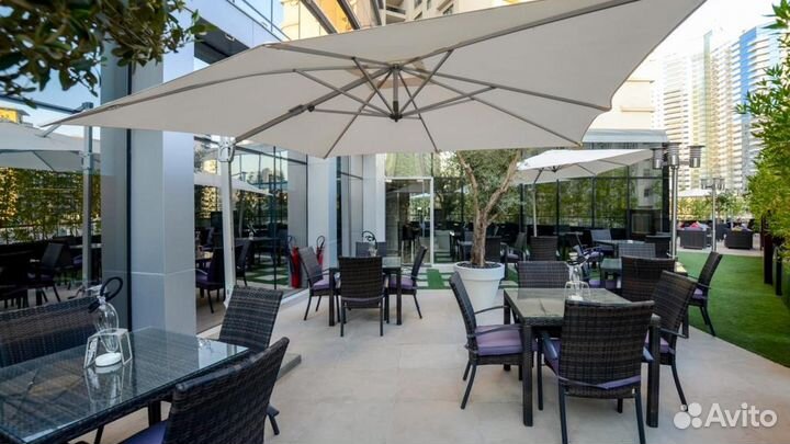 Зонт для уличного кафе на боковой опоре