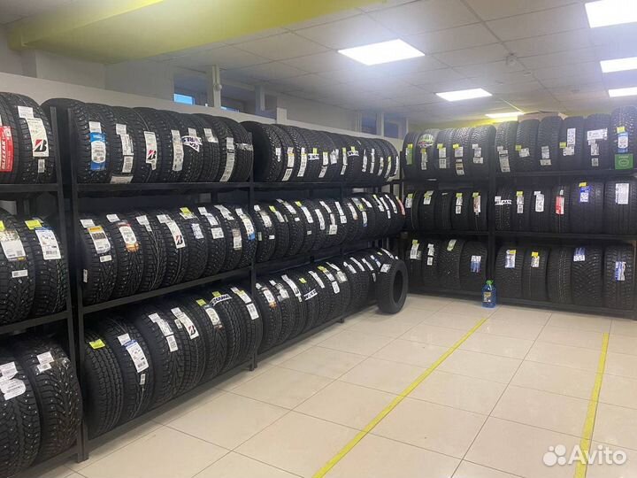 Nokian Tyres Hakkapeliitta 10p SUV 215/65 R16