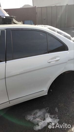 Дверь задняя левая mercedes w204