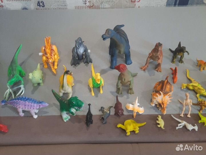 Динозавры игрушки