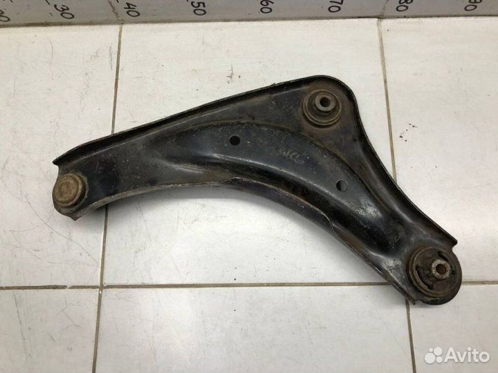 Рычаг подвески передний правый Nissan Juke