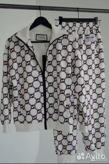 Женский костюм спортивный