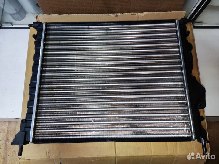 Радиатор охлаждения renault Logan/Sandero