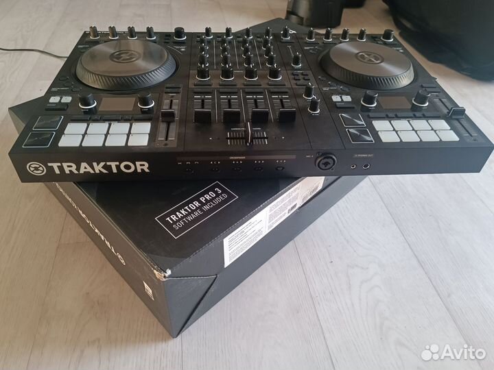 Dj контролер Traktor S4 mk3