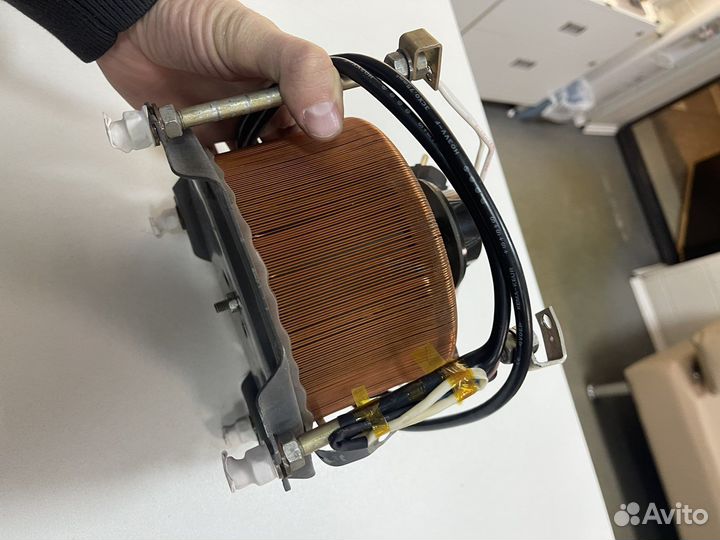 Лабораторный автотрансформатор