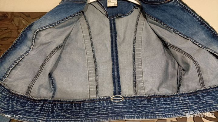 Джинсовая куртка и джинсы