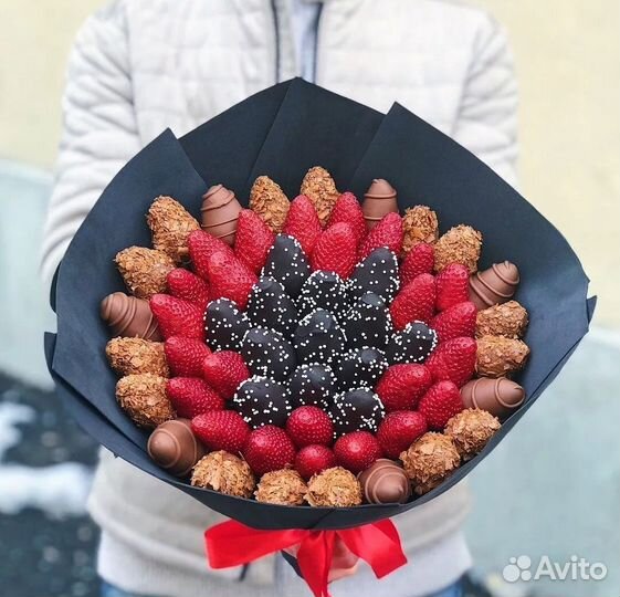 Букеты из свежей клубники в бельгийском шоколаде