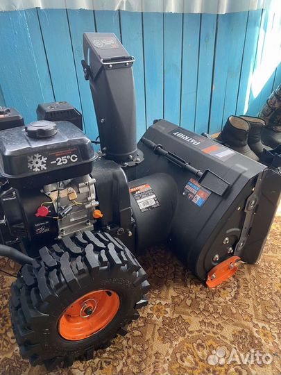 Снегоуборщик бензиновый