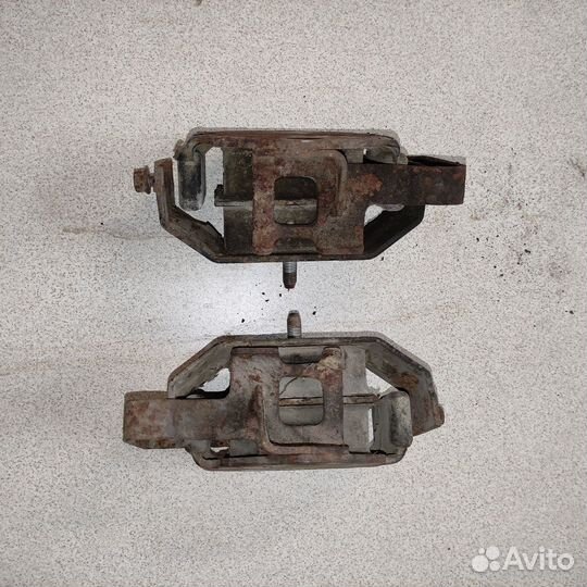 Подушки двигателя 6G72 24 кл. Паджеро 2