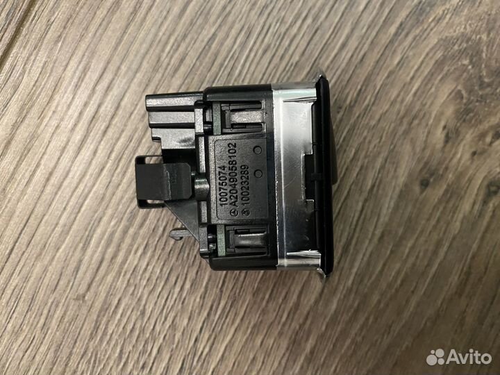 Кнопка стеклоподъемника Mercedes C-Class W204