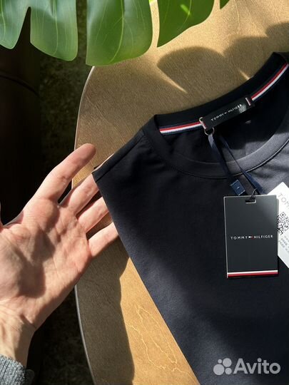 Футболка мужская темно-синяя Tommy Hilfiger