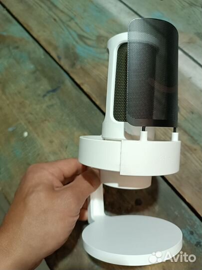 Студийный конденсаторный микрофон