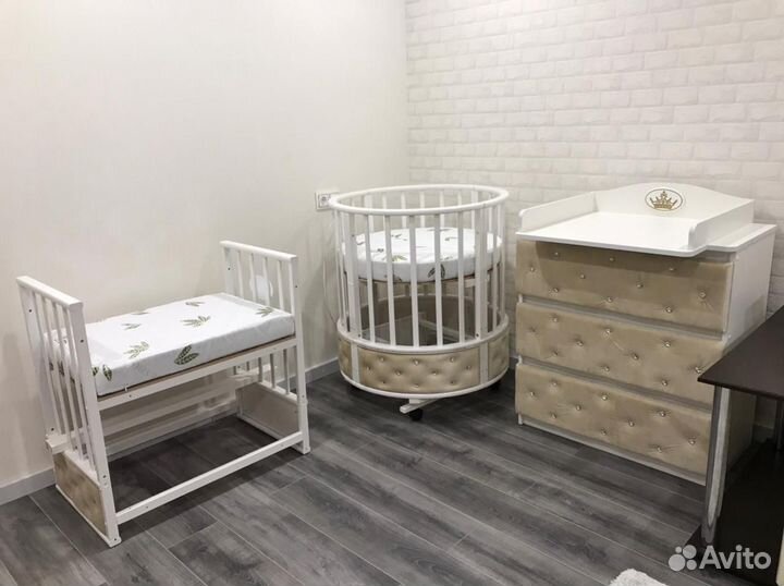 Детская кроватка круглая овальная с маятником