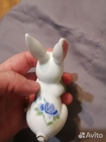 Фарфоровая статуэтка