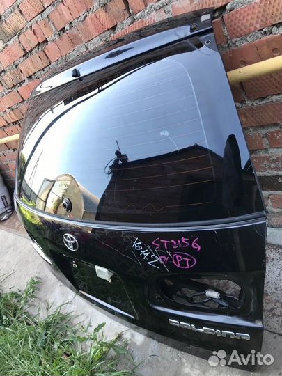 Задняя дверь багажника