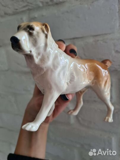 Фарфоровая статуэтка 