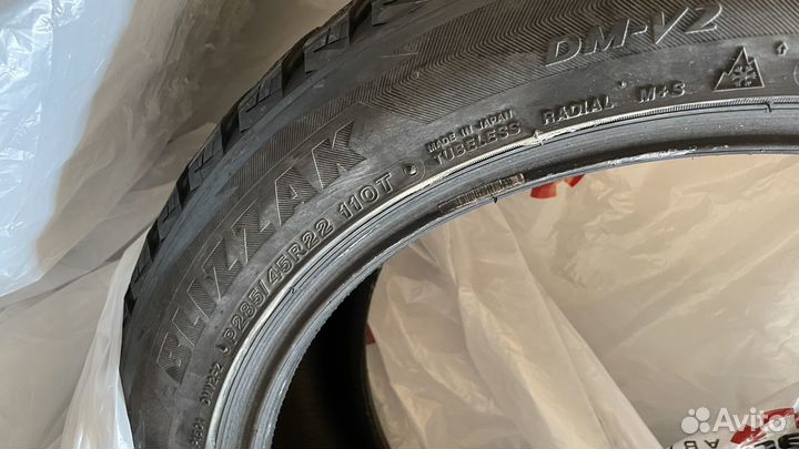 Bridgestone Blizzak DM-V2 285/45 R22 110T