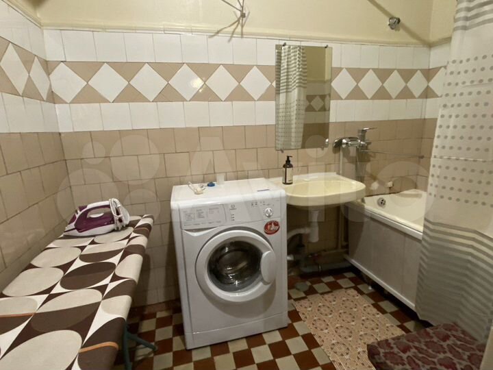 2-к. квартира, 65 м², 2/4 эт.