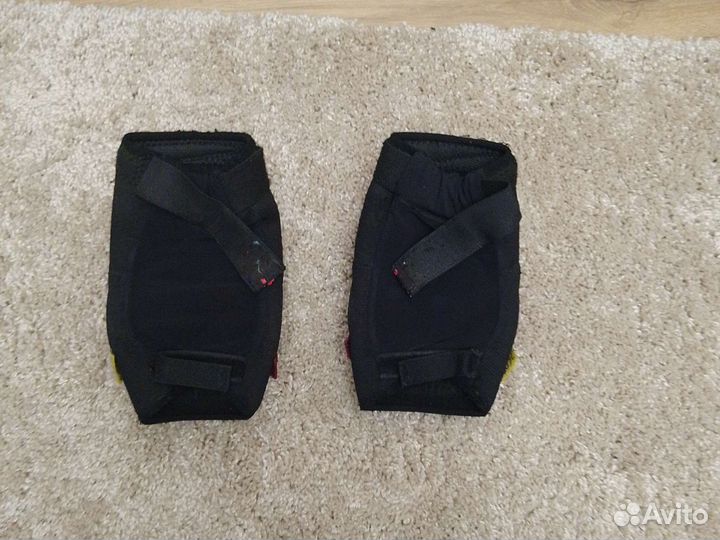 Наколенники