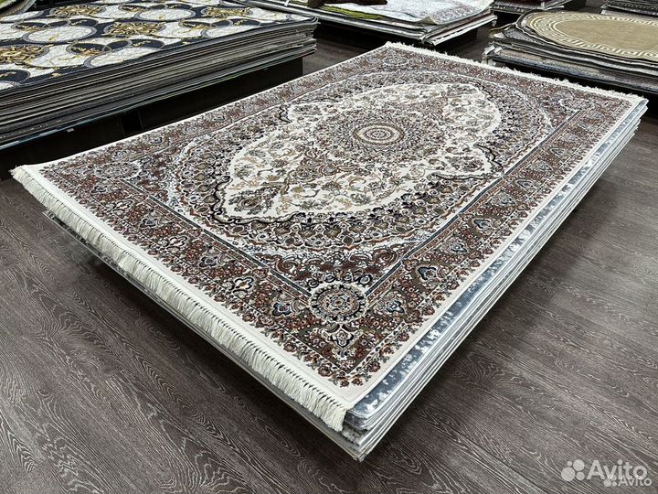 Ковер 2х2,9 новый,классический