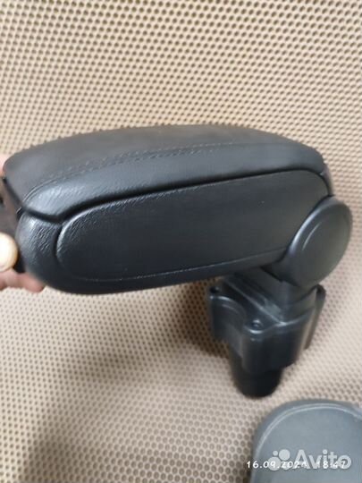 Подлокотник