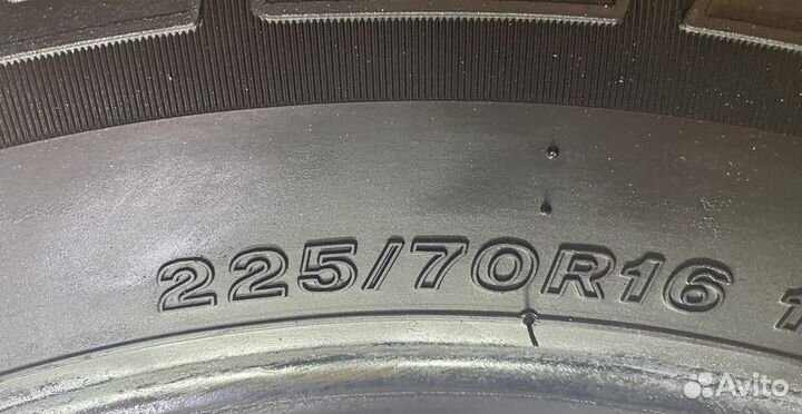 Bridgestone Dueler H/T 687 225/70 R16