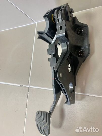 Педаль тормоза Renault Duster 2 (Hjd) 2 1.3 TCE