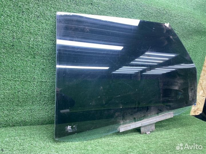 Стекло двери заднее левое Volkswagen Passat B3
