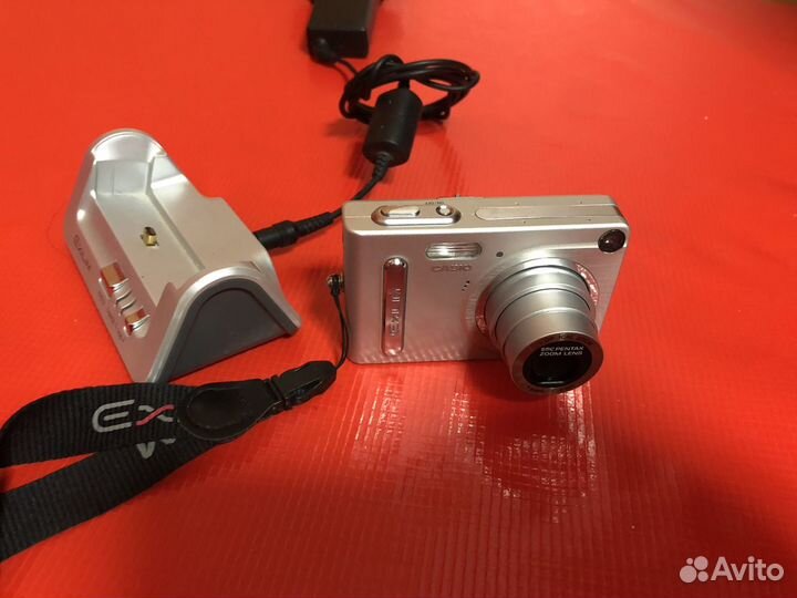 Компактный фотоаппарат Casio Exilim