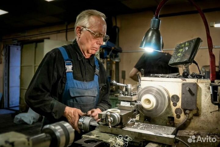 Токарь универсал