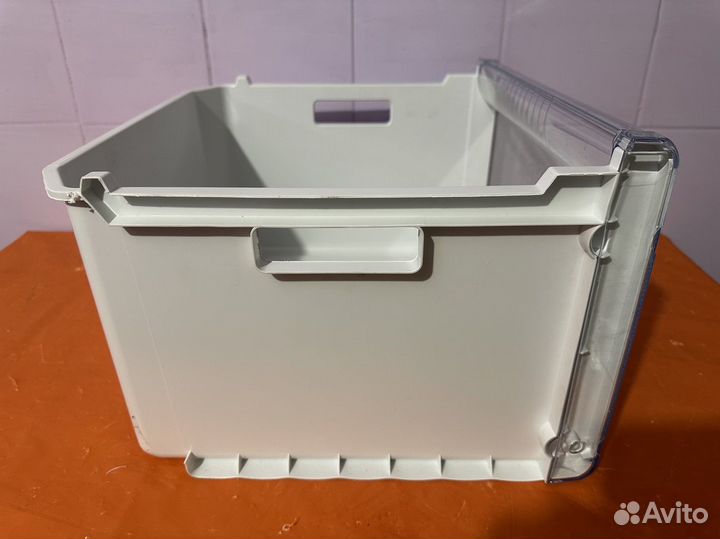 Средний ящик морозильной камеры холодильника Bosch