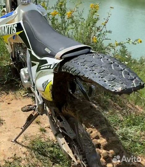 Avantis fx250lux крыло заднее (неломайка)