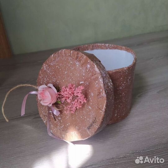 Подарочная коробка)