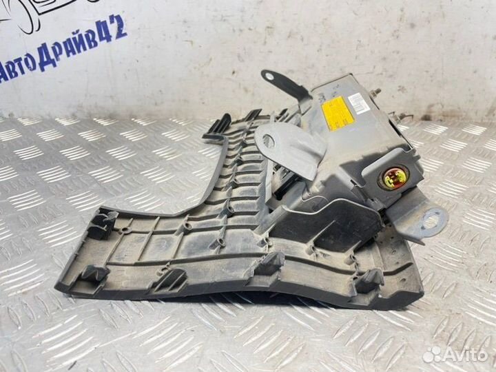 Подушка безпасности для колен Toyota Corolla