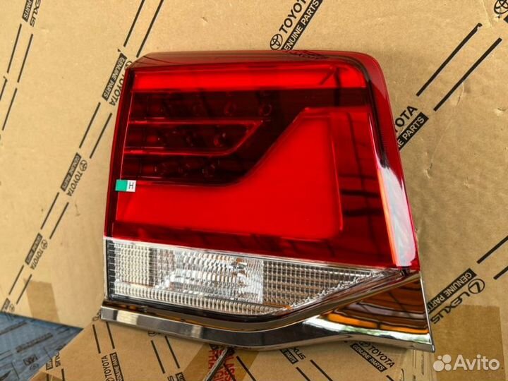 Фонарь багажника левый Toyota Lc200 15-21