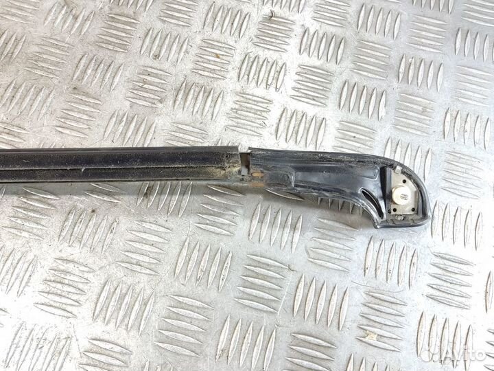 Молдинг стекла двери левой задней Honda Legend 199