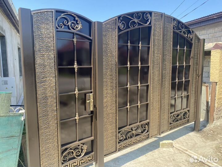 Ворота с элементами ковки